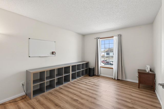 8588 Savanna Oaks Lane, Woodbury, MN 55125