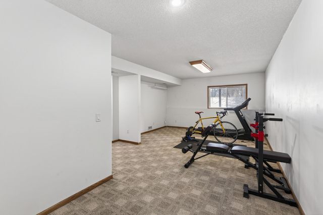 8588 Savanna Oaks Lane, Woodbury, MN 55125