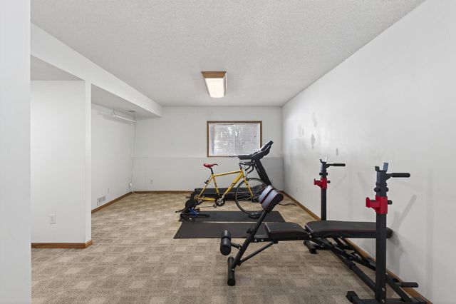 8588 Savanna Oaks Lane, Woodbury, MN 55125