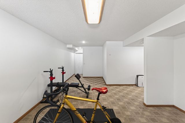 8588 Savanna Oaks Lane, Woodbury, MN 55125