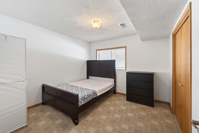 8588 Savanna Oaks Lane, Woodbury, MN 55125