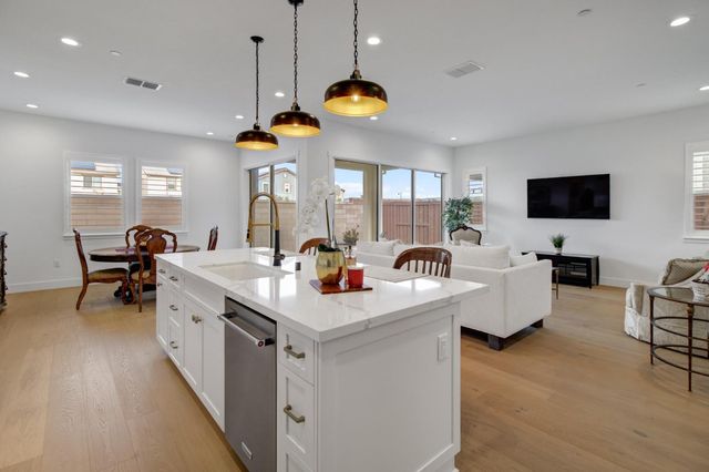 3622 Edgewood Ct, Folsom, CA 95630