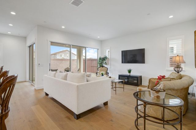 3622 Edgewood Ct, Folsom, CA 95630