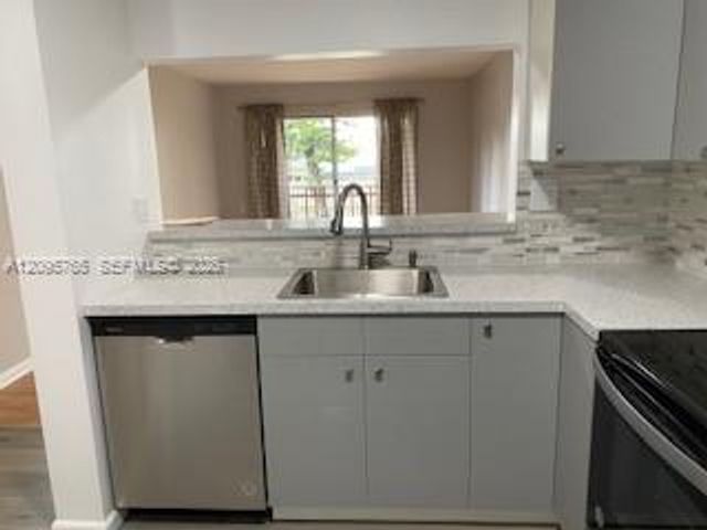 11293 SW 88th Street 206M, Miami, FL 33176