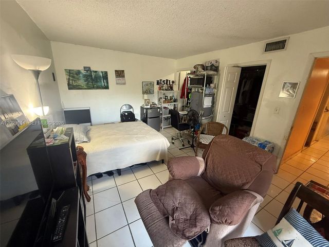 6780 W 2nd Ct 313, Hialeah, FL 33012