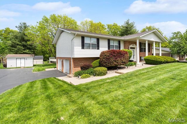 14 Sandwedge Drive, Belleville, IL 62220
