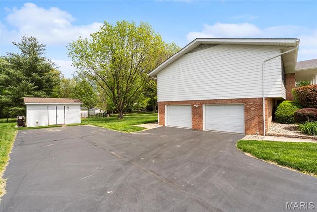 14 Sandwedge Drive, Belleville, IL 62220