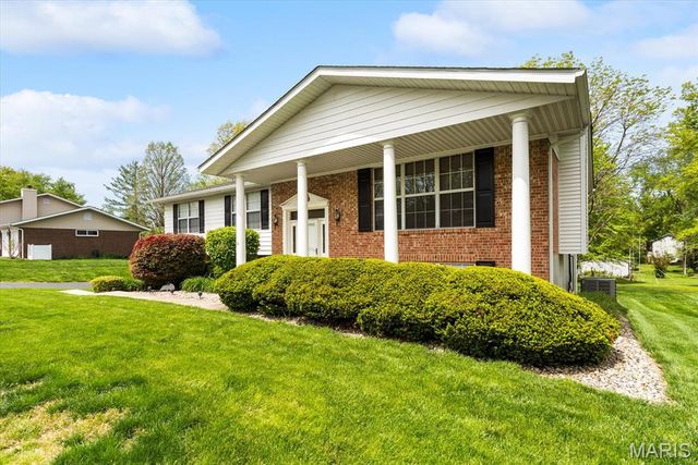14 Sandwedge Drive, Belleville, IL 62220