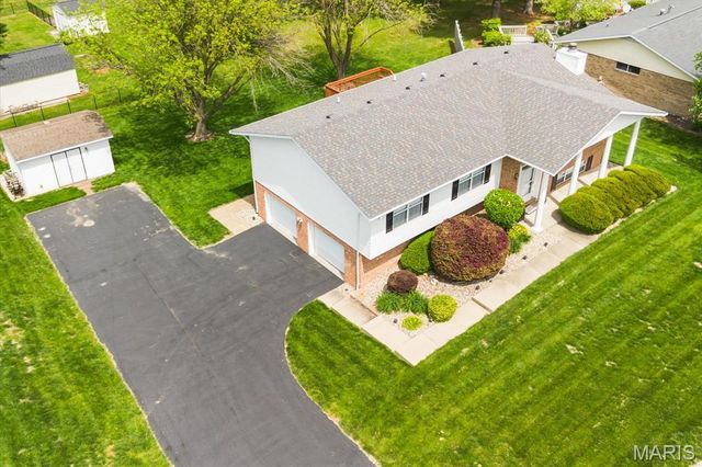 14 Sandwedge Drive, Belleville, IL 62220