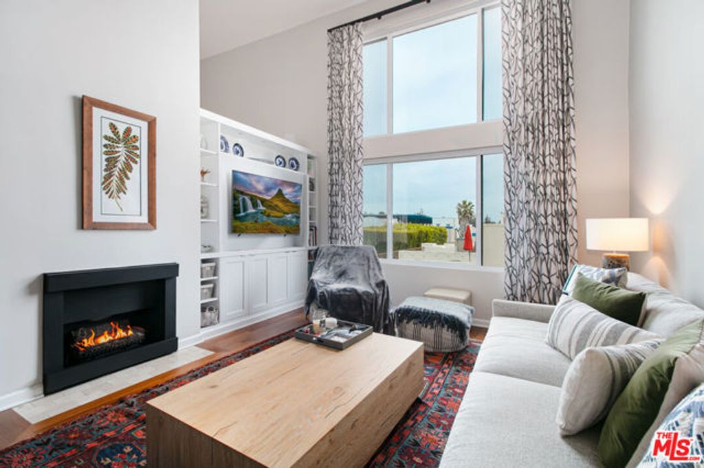 2332 Fox Hills Drive 305, Los Angeles, CA 90064