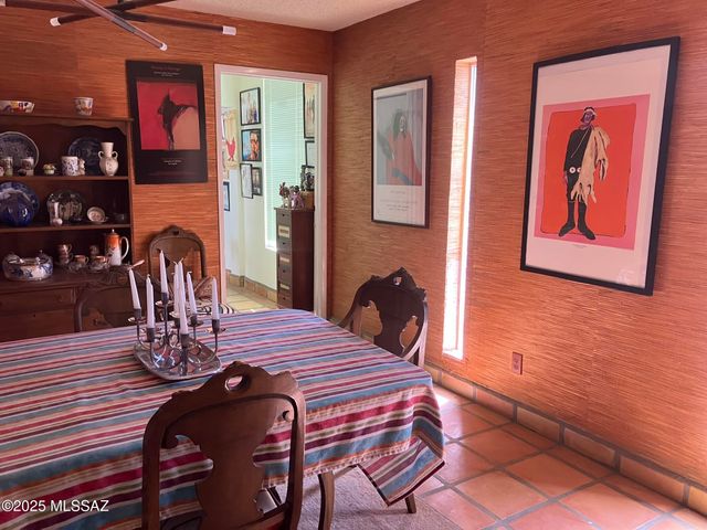 8000 N Casas Place, Tucson, AZ 85742