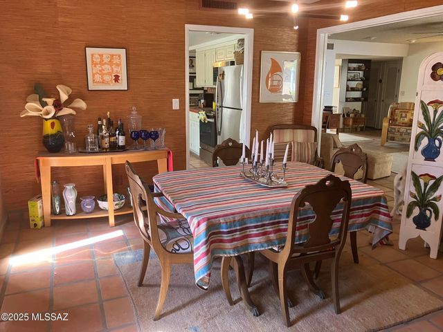 8000 N Casas Place, Tucson, AZ 85742