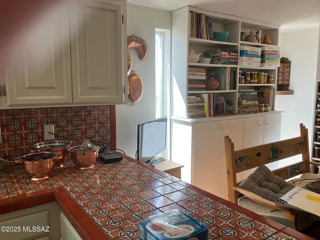 8000 N Casas Place, Tucson, AZ 85742