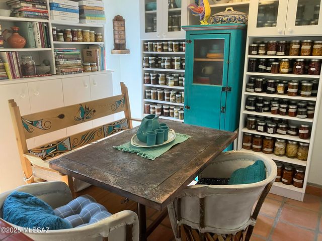 8000 N Casas Place, Tucson, AZ 85742