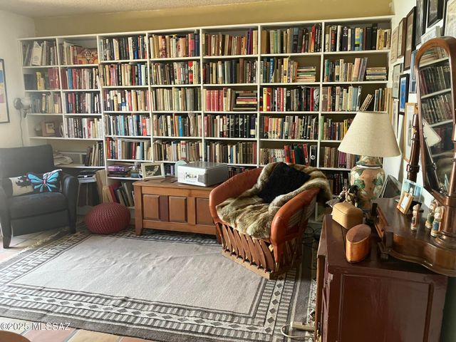 8000 N Casas Place, Tucson, AZ 85742