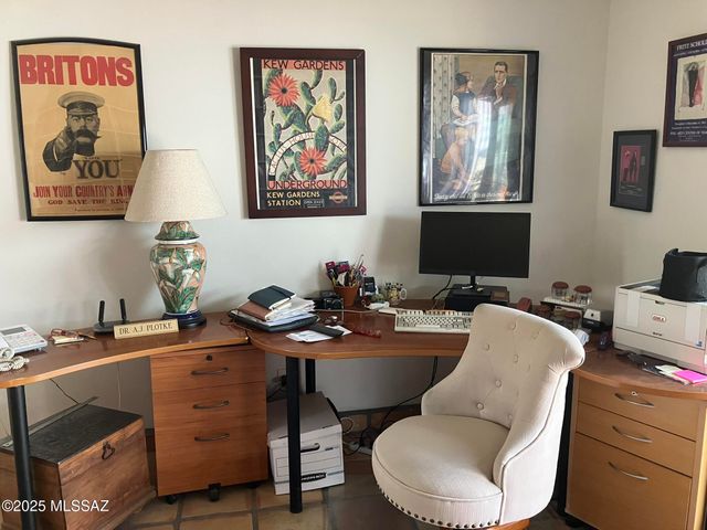 8000 N Casas Place, Tucson, AZ 85742