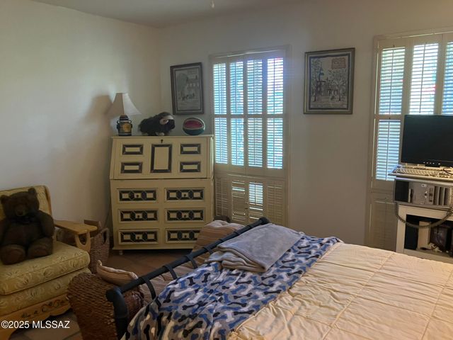 8000 N Casas Place, Tucson, AZ 85742