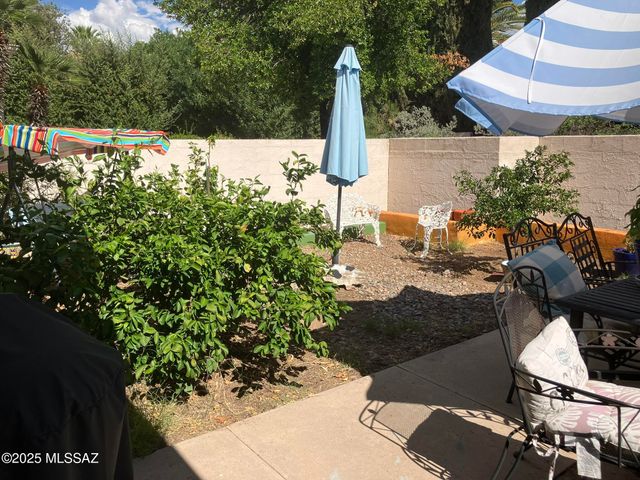 8000 N Casas Place, Tucson, AZ 85742