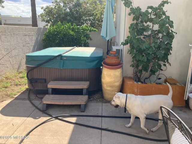 8000 N Casas Place, Tucson, AZ 85742