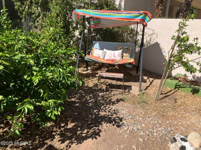 8000 N Casas Place, Tucson, AZ 85742