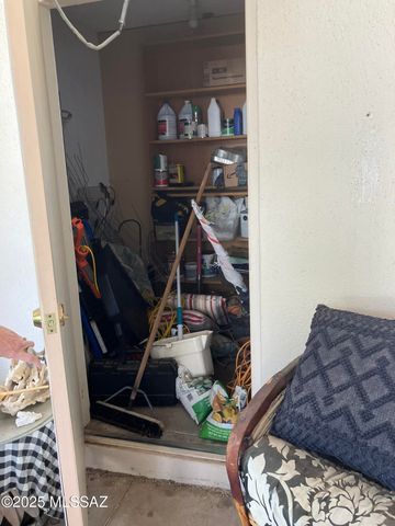 8000 N Casas Place, Tucson, AZ 85742