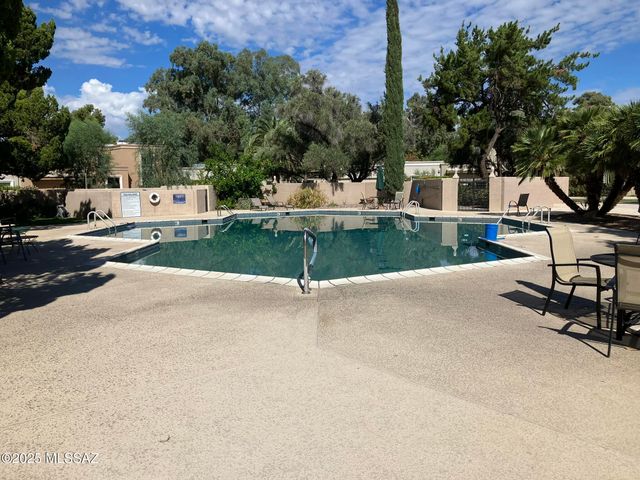 8000 N Casas Place, Tucson, AZ 85742