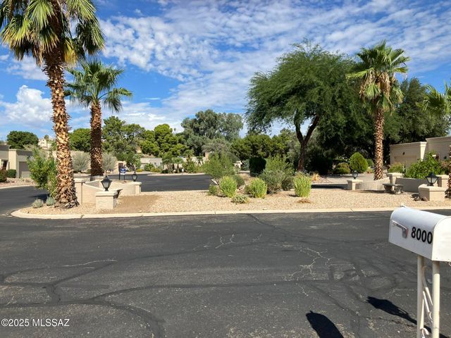 8000 N Casas Place, Tucson, AZ 85742