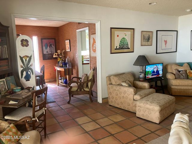 8000 N Casas Place, Tucson, AZ 85742