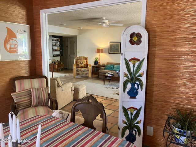 8000 N Casas Place, Tucson, AZ 85742