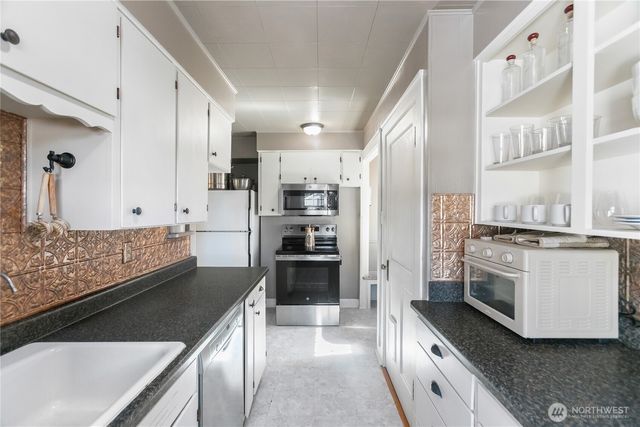 1918 Gregory Way, Bremerton, WA 98337