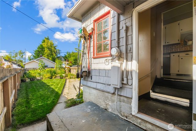 1918 Gregory Way, Bremerton, WA 98337