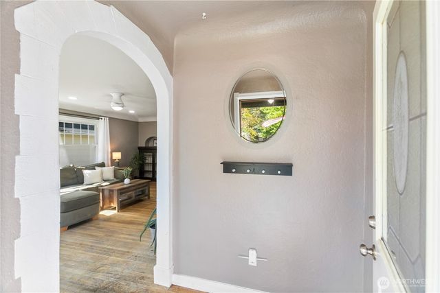 1918 Gregory Way, Bremerton, WA 98337