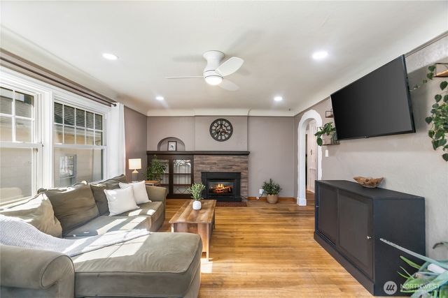 1918 Gregory Way, Bremerton, WA 98337