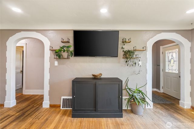 1918 Gregory Way, Bremerton, WA 98337