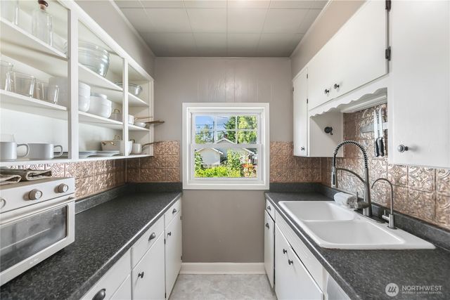 1918 Gregory Way, Bremerton, WA 98337