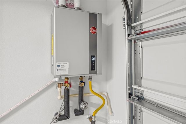 15907 Blue Copper Way, Fontana, CA 92336