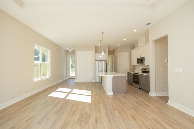 102 Orange Tree Rd, East Palatka, FL 32131