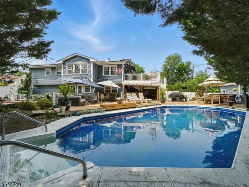 31 Howland Cir, West Caldwell Twp., NJ 07006