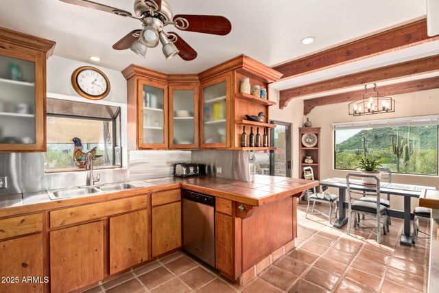 37237 N SUNSET Trail, Cave Creek, AZ 85331