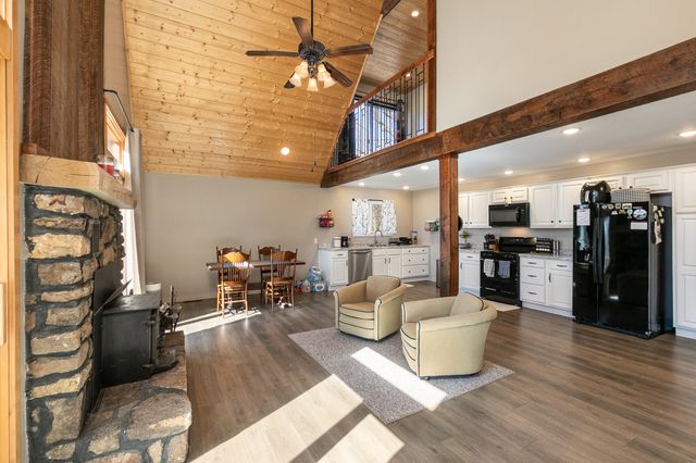 2525 Beacon Hill Loop, Strafford, MO 65757