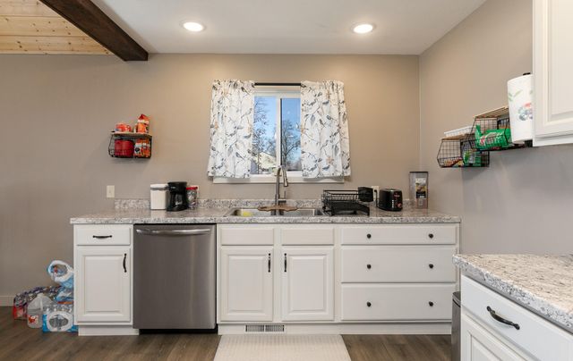 2525 Beacon Hill Loop, Strafford, MO 65757