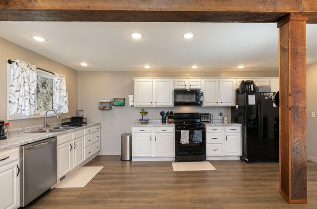 2525 Beacon Hill Loop, Strafford, MO 65757