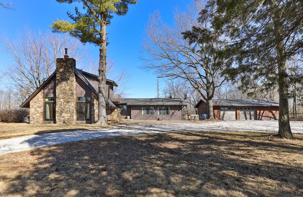 2525 Beacon Hill Loop, Strafford, MO 65757