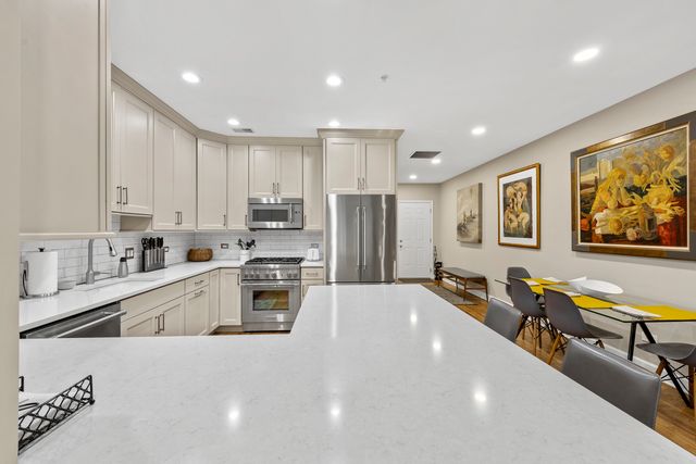 110 S Marion Street 308, Oak Park, IL 60302