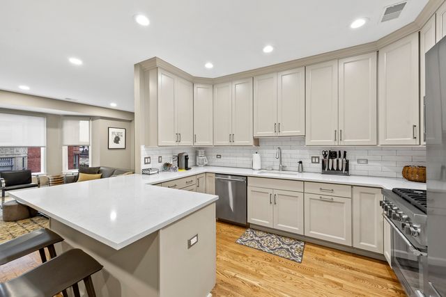 110 S Marion Street 308, Oak Park, IL 60302