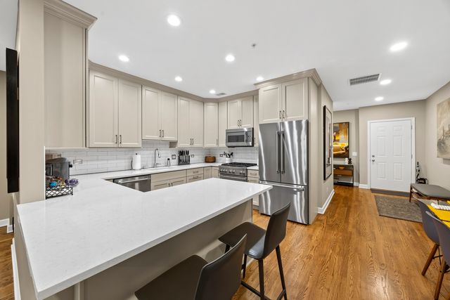 110 S Marion Street 308, Oak Park, IL 60302