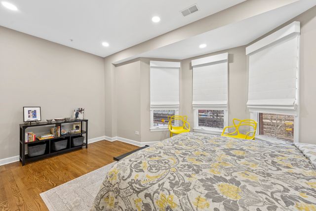 110 S Marion Street 308, Oak Park, IL 60302