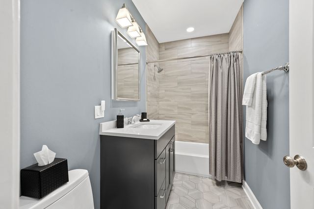 110 S Marion Street 308, Oak Park, IL 60302