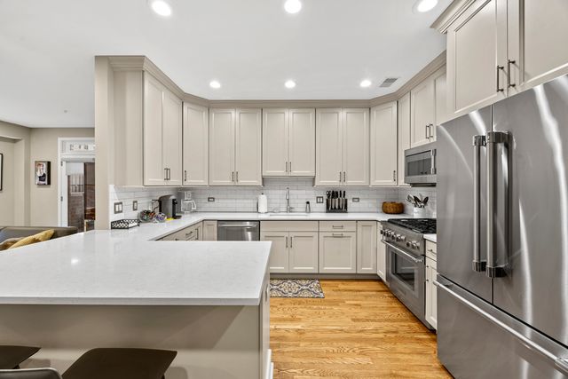 110 S Marion Street 308, Oak Park, IL 60302
