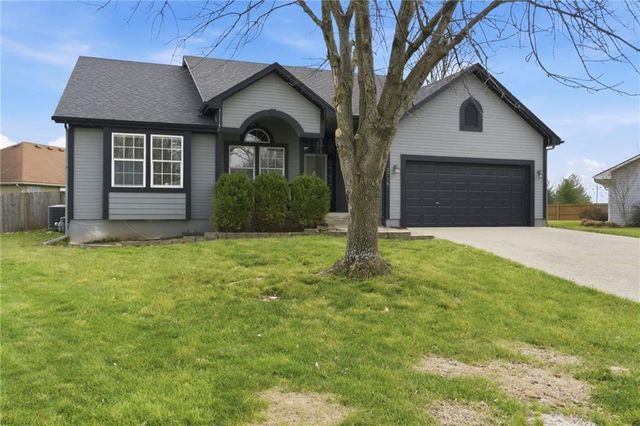 3716 NW Anchor Court, Blue Springs, MO 64015